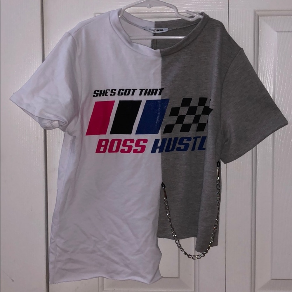 Tee shirt with chain